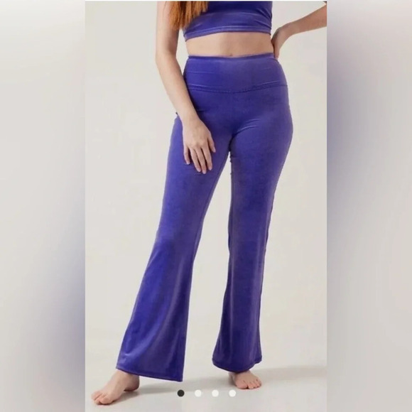 Athleta Elation Purple Velvet Flare Wide Leg Pant Legging Athleisure Size Large - Picture 1 of 10